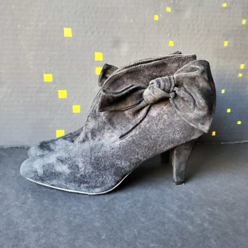 💍Miss Meghan Black Suede Booties - Picture 2 of 8